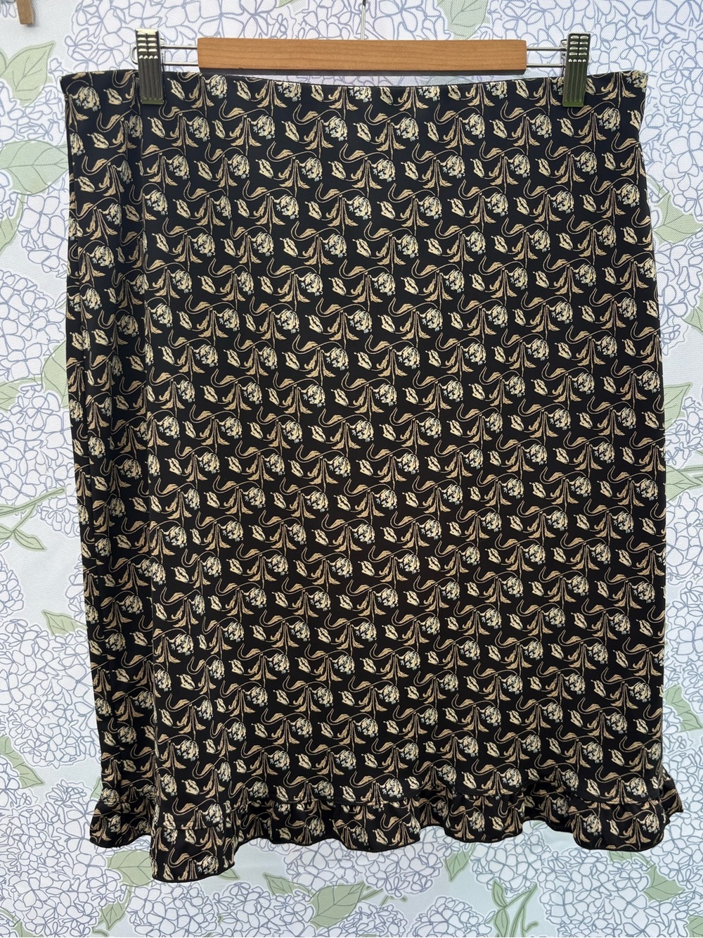 ๐ฟ5/$25 Studio M Printed Ruffle-Hem Skirt